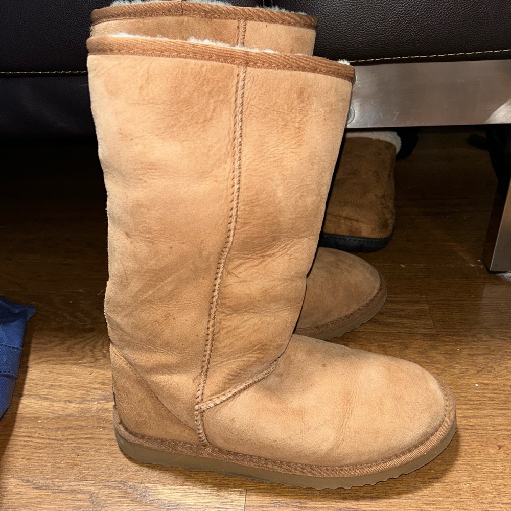 UGG Boots - Chestnut Brown